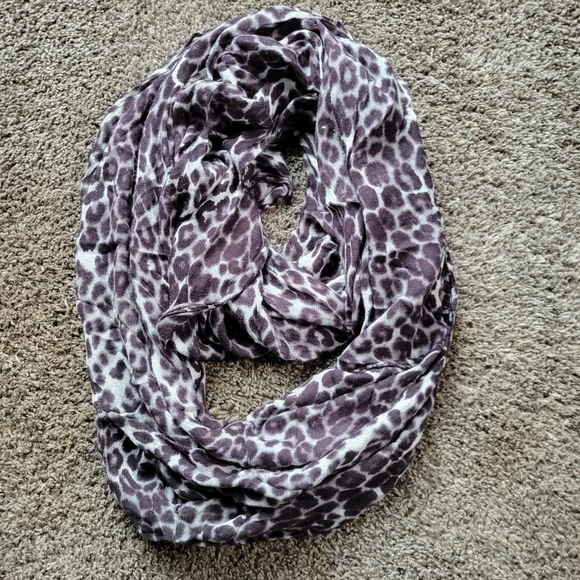Express Leopard Infinity Scarf Black Gray White - Picture 1 of 6